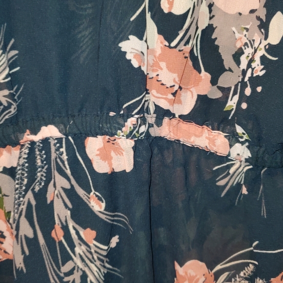 Navy Flower Top - Picture 3 of 8